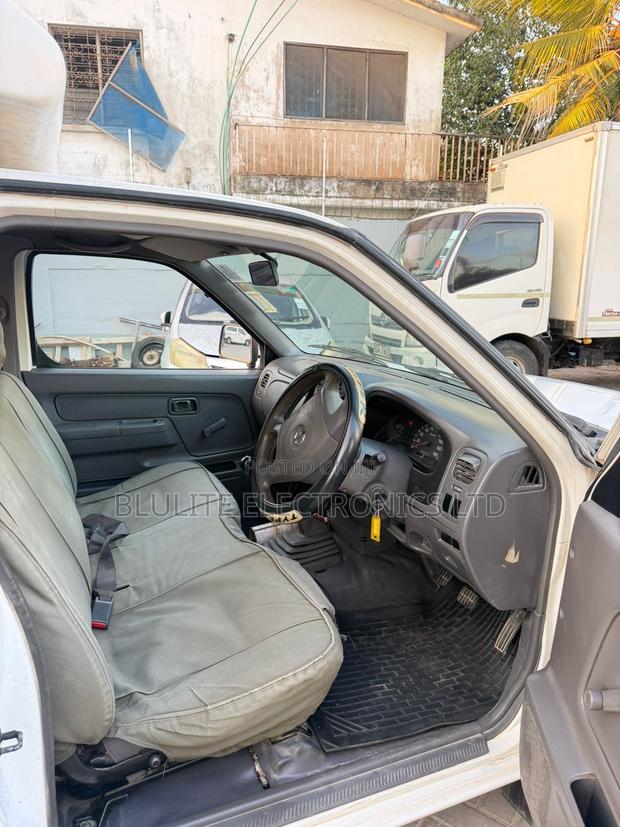 Nissan Pick-Up 2015 White