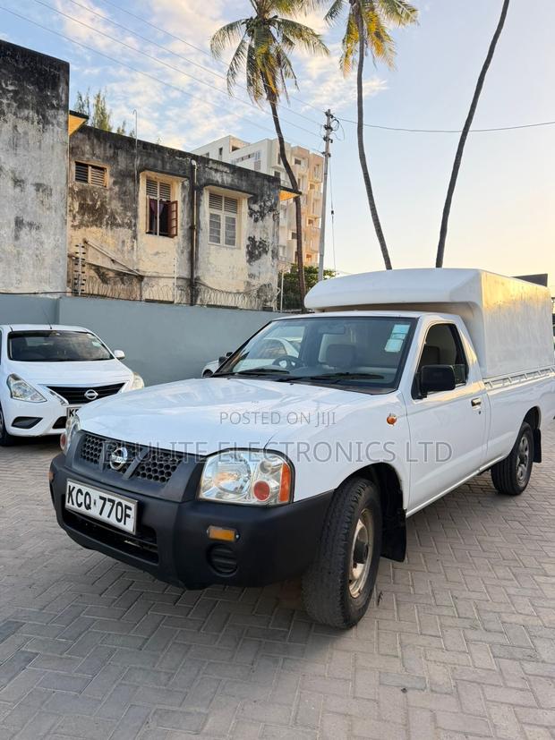 Nissan Pick-Up 2015 White