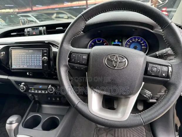 Toyota Hilux 2019 Matt Black