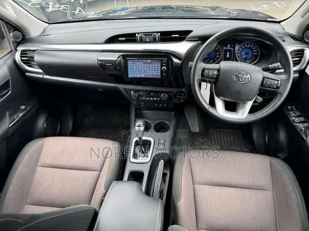 Toyota Hilux 2019 Matt Black