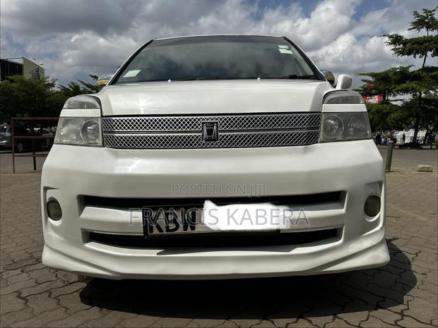 Toyota Voxy 2006 White