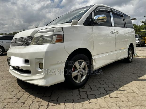 Toyota Voxy 2006 White
