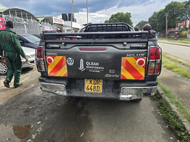 Toyota Hilux 2016 Gray