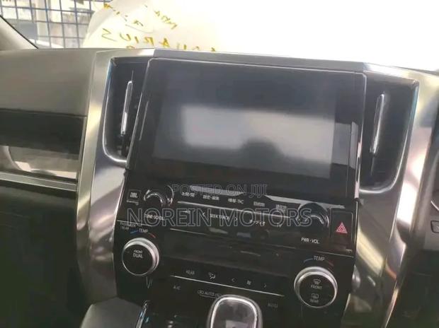 Toyota Alphard 2018 Off white