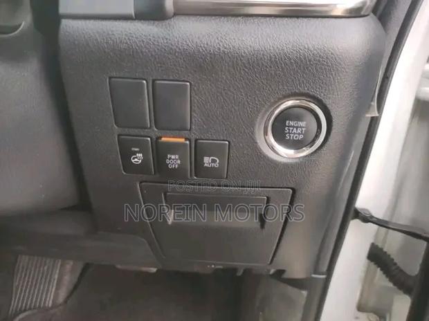 Toyota Alphard 2018 Off white