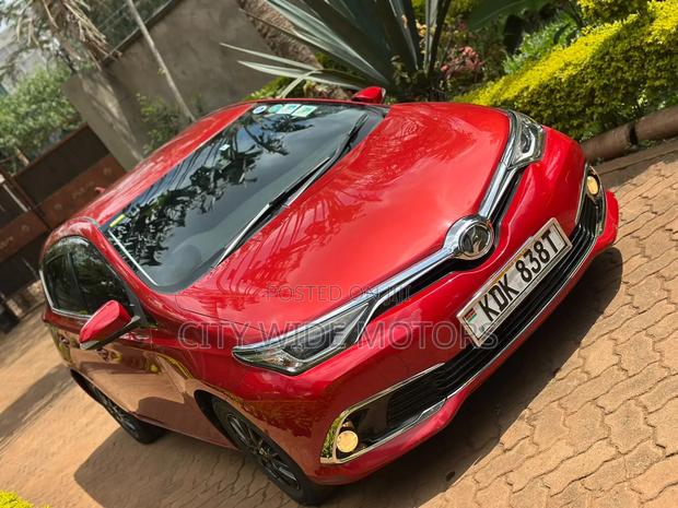 Toyota Auris 2015 Red