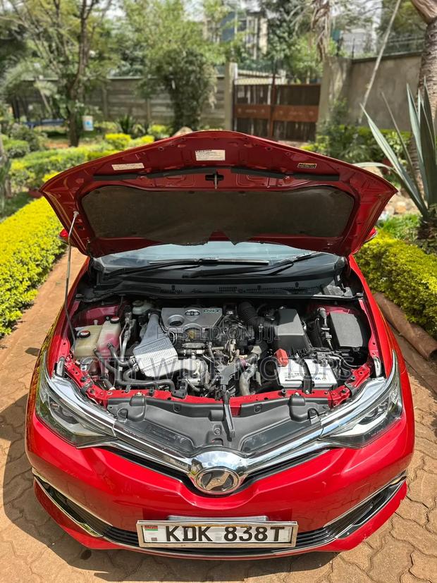 Toyota Auris 2015 Red