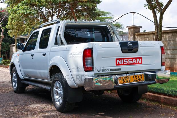 Nissan NP300 2018 White