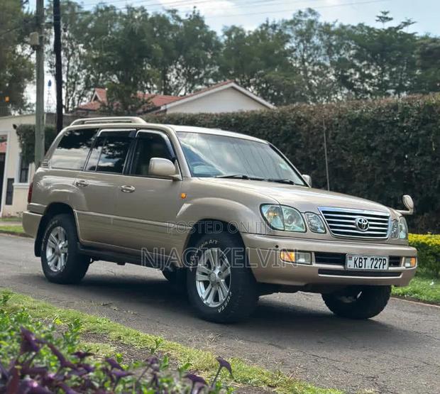 Toyota Land Cruiser Cygnus 4.7 2006 Gold