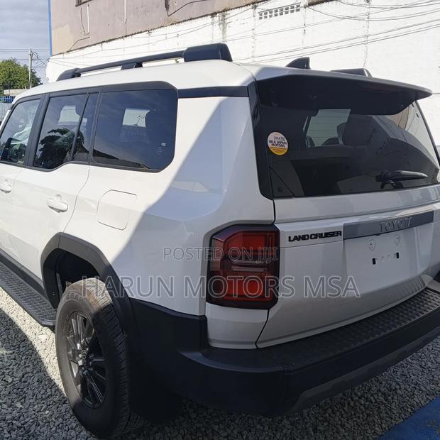 Toyota Land Cruiser Prado 2024 White
