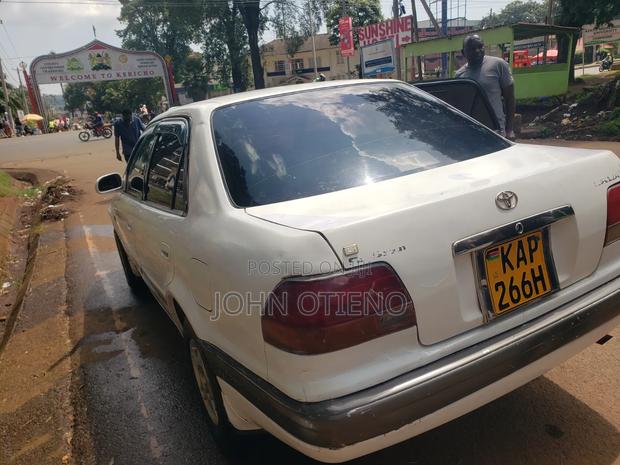 Toyota Corolla 2001 White