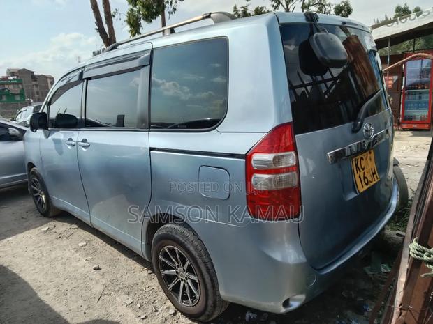 Toyota Noah 2012 Blue