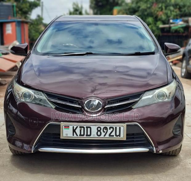 Toyota Auris 2014 Maroon