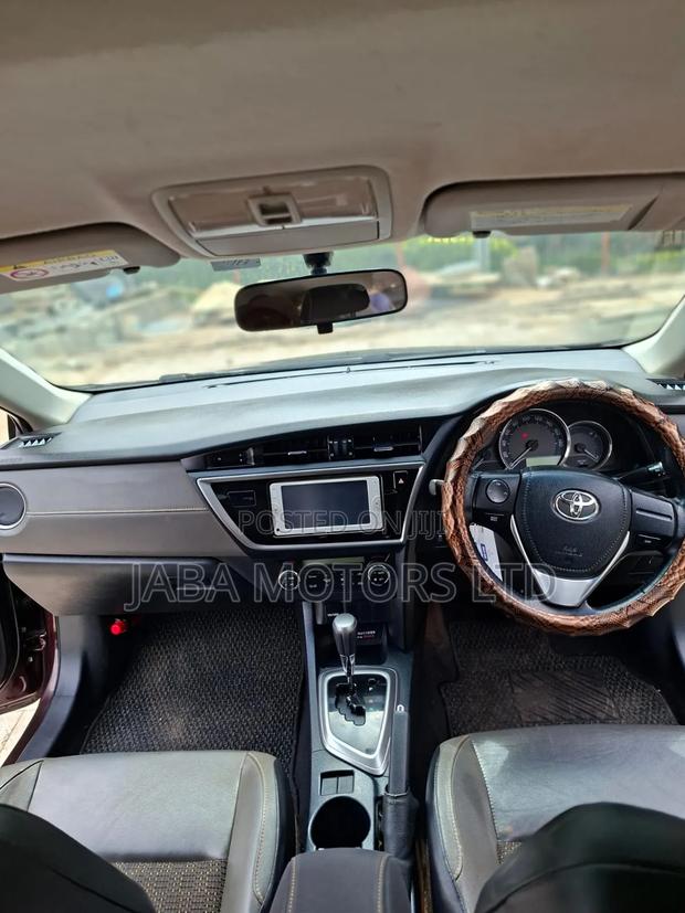 Toyota Auris 2014 Maroon