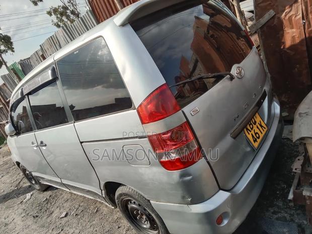 Toyota Voxy 2006 Silver
