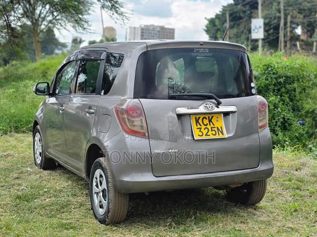 Toyota Ractis 2010 Gray