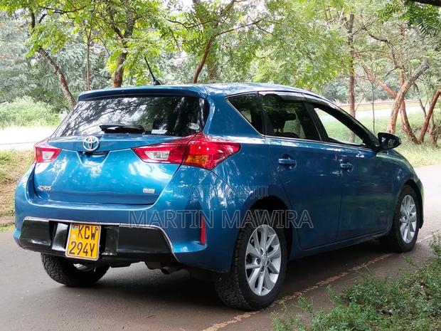 Toyota Auris 2013 Blue