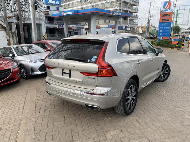 Volvo XC60 T5 Inscription AWD 2019 Gold