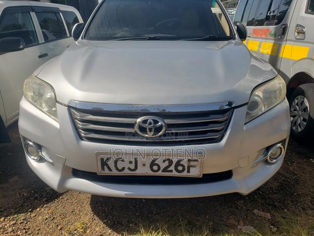 Toyota Vanguard 2011 Silver