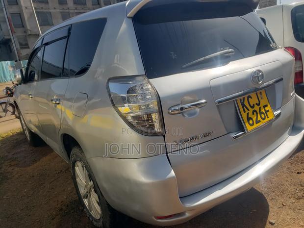 Toyota Vanguard 2011 Silver