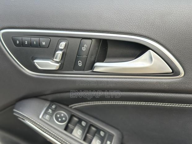 Mercedes-Benz GLA-Class 2019 White