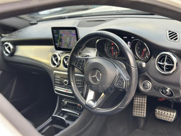 Mercedes-Benz GLA-Class 2019 White