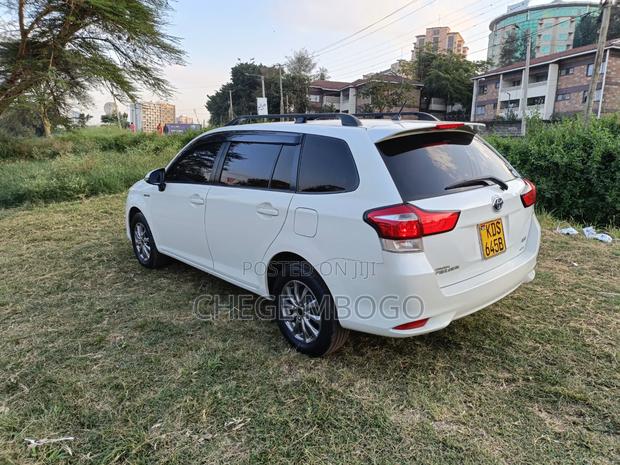 Toyota Corolla Fielder 1.5 Hybrid FWD 2016 White