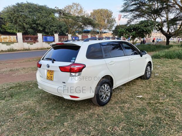 Toyota Corolla Fielder 1.5 Hybrid FWD 2016 White