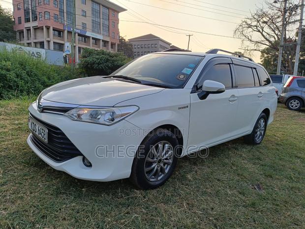 Toyota Corolla Fielder 1.5 Hybrid FWD 2016 White