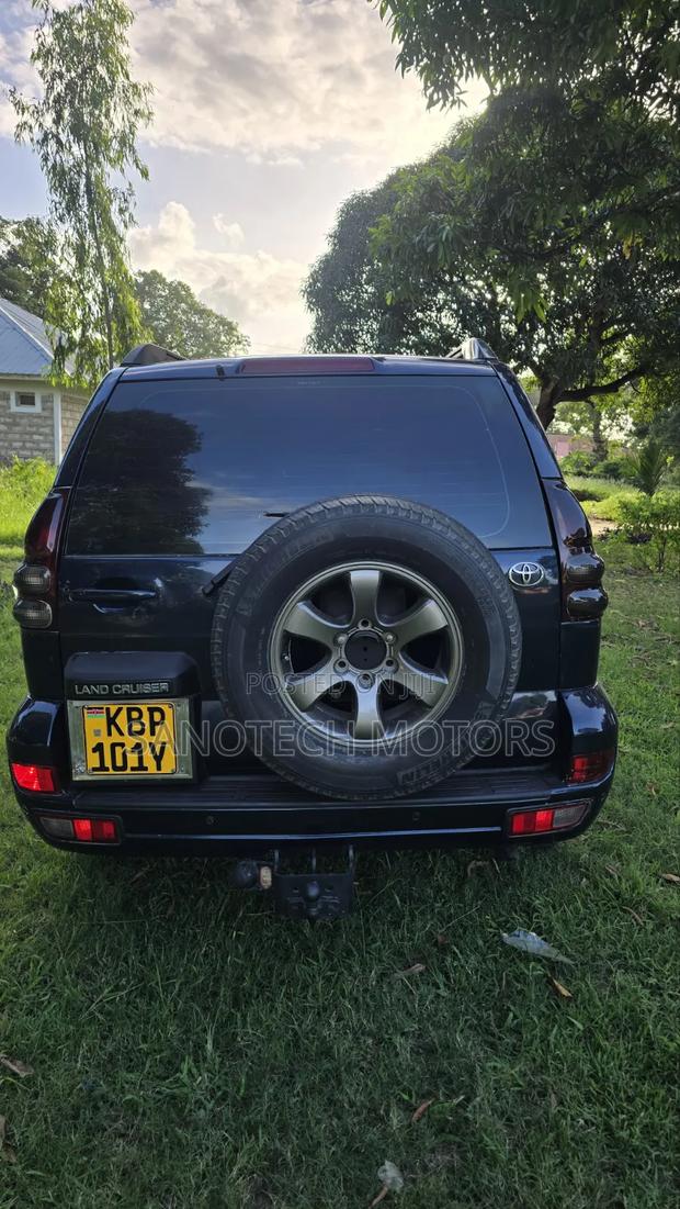 Toyota Land Cruiser Prado 2005 Blue