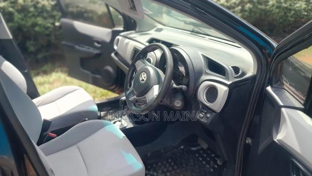 Toyota Vitz 2012 Black