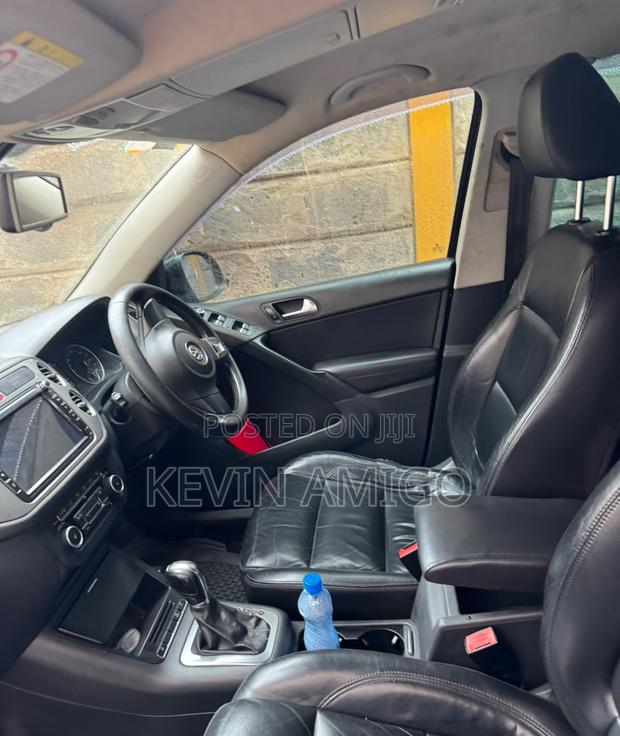 Volkswagen Tiguan S 2011 Black