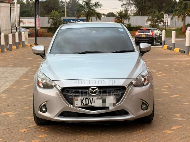 Mazda Demio 2018 Silver