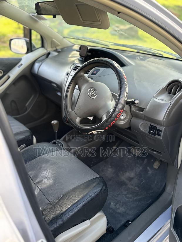 Toyota Vitz 1.3 FWD 3dr 2011 Purple