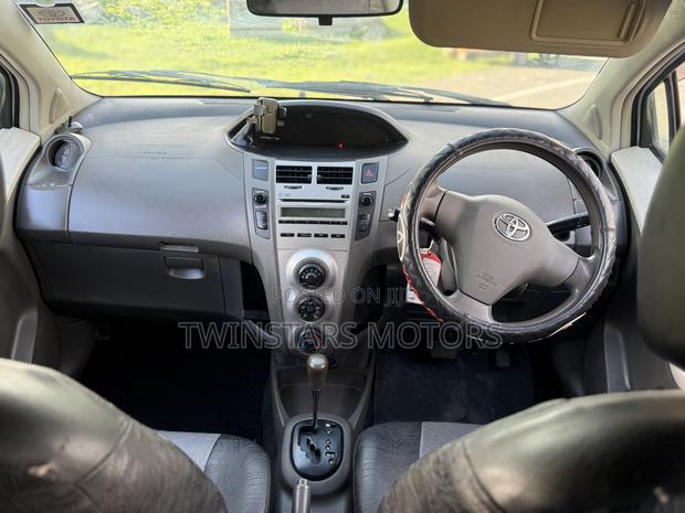Toyota Vitz 1.3 FWD 3dr 2011 Purple