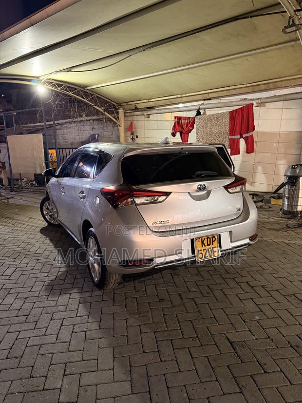 Toyota Auris 2016 Silver