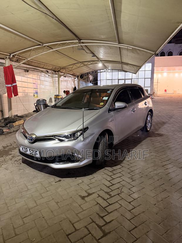 Toyota Auris 2016 Silver