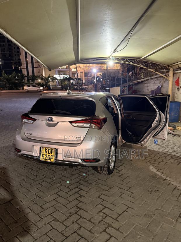 Toyota Auris 2016 Silver