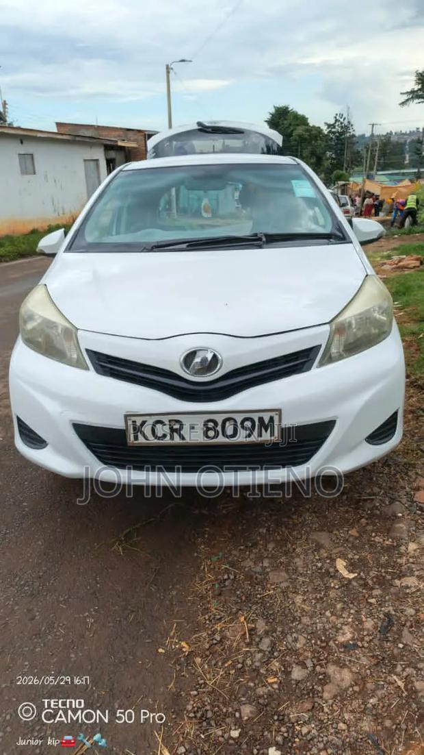 Toyota Vitz 2011 White