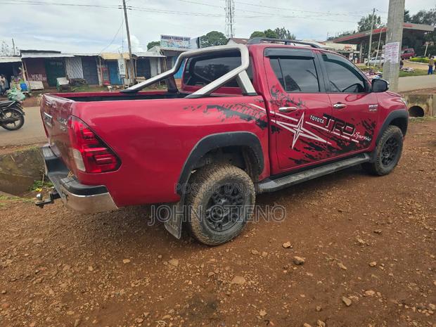 Toyota Hilux 2017 Red