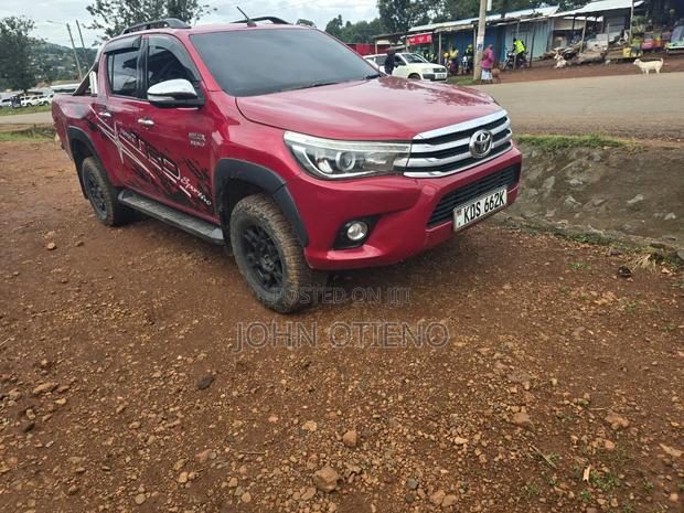 Toyota Hilux 2017 Red