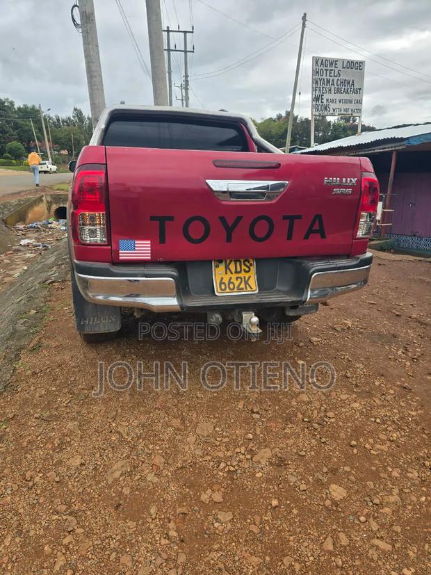 Toyota Hilux 2017 Red