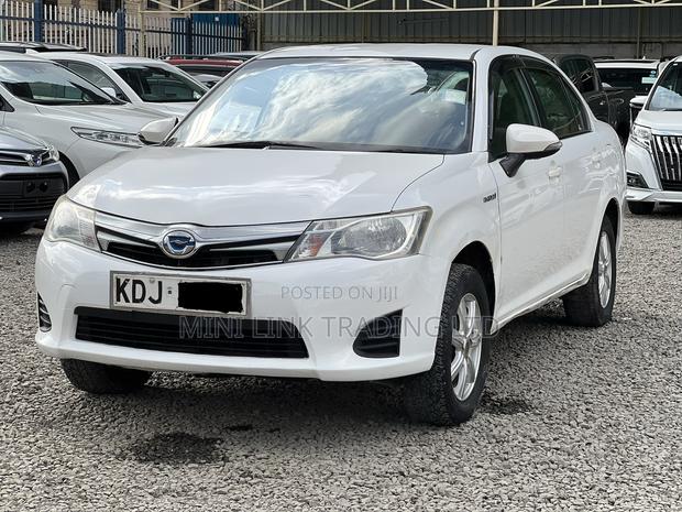 Toyota Axio 1.5 Hybrid 2WD 2015 White