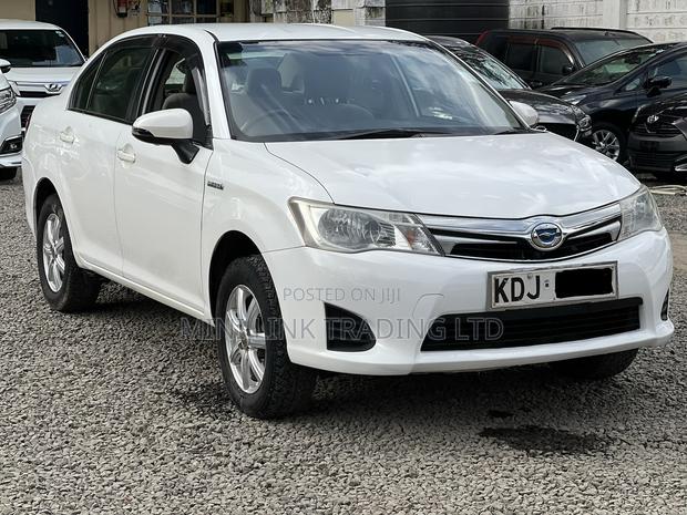 Toyota Axio 1.5 Hybrid 2WD 2015 White