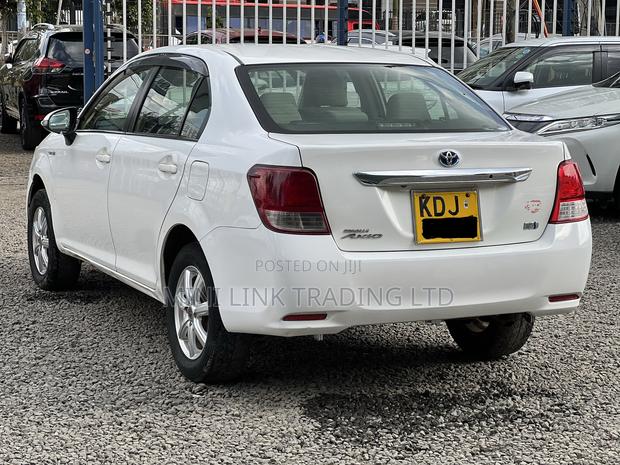 Toyota Axio 1.5 Hybrid 2WD 2015 White