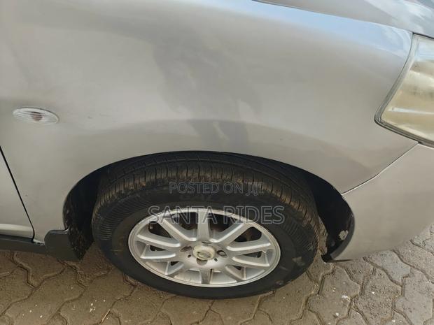 Nissan Tiida 2011 Silver