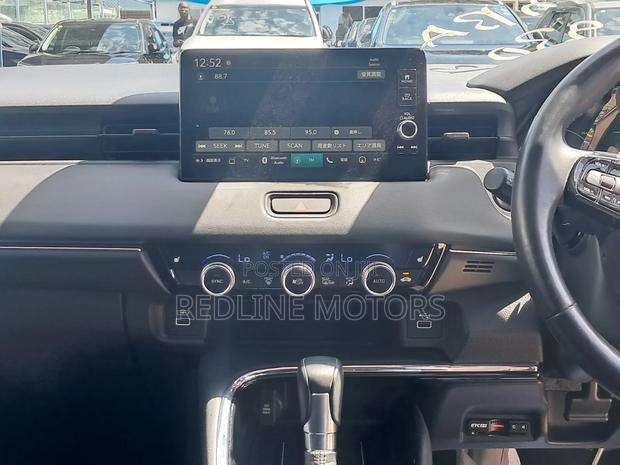 Honda Vezel 1.5 Hybrid 4WD 2021 Beige