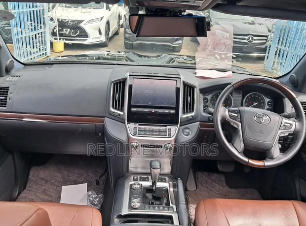 Toyota Land Cruiser 4.6 V8 ZX 2020 Black