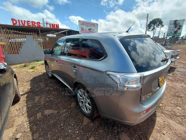 Mitsubishi Outlander 2.0 PHEV AWD 2014 Gray