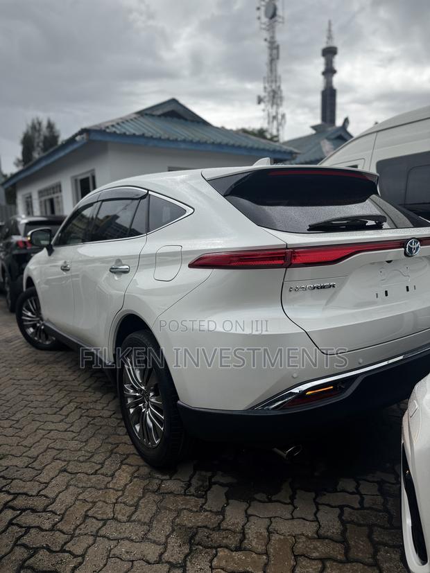 Toyota Harrier 2.5 Hybrid 4WD 2021 White